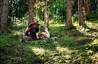 Hexe mit Kind im Wald Lehrpfad Hexenwasser Thema Erdreich Söll